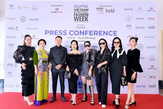Thời trang cao cấp Jang HaNa có mặt tại Aquafina Vietnam International Fashion Week 2022